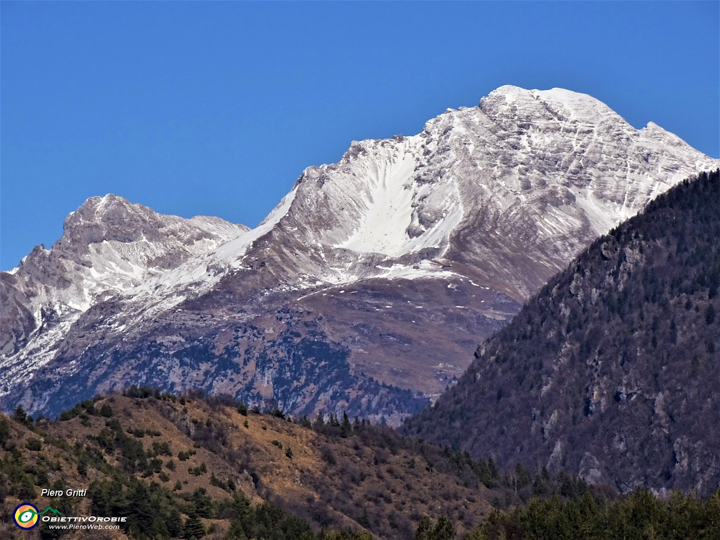 65 Dal Pizzo di Spino zoom sul Pizzo Arera.JPG -                                